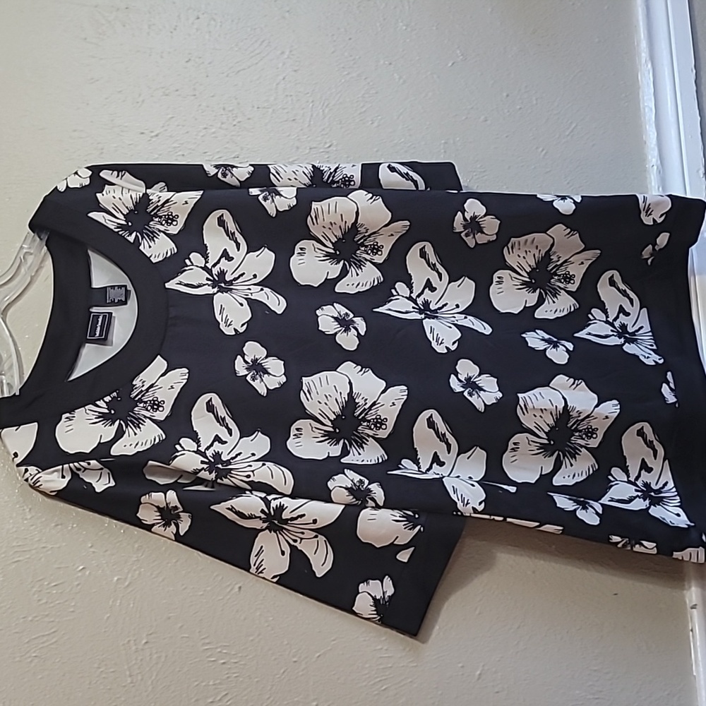 Floral tunic blouse‎ womens size M 3/4 Sleeve floral printed black…